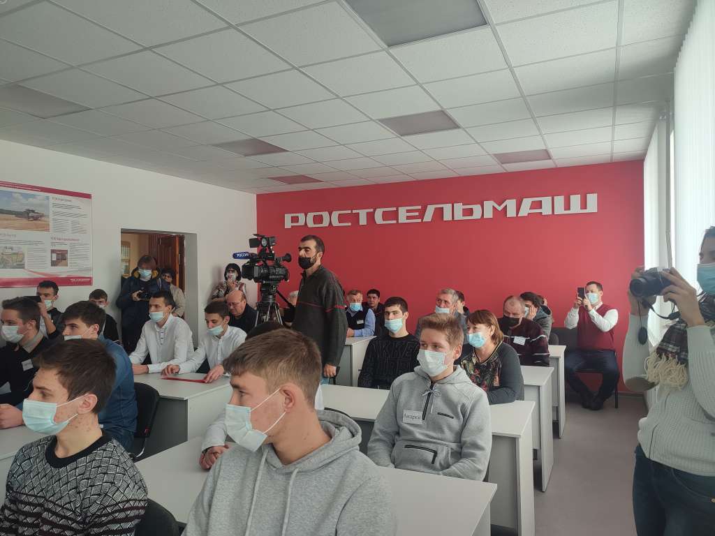 Ростсельмаш в Зимовниковском сельскохозяйственном техникуме имени П.А. Бабаевского
