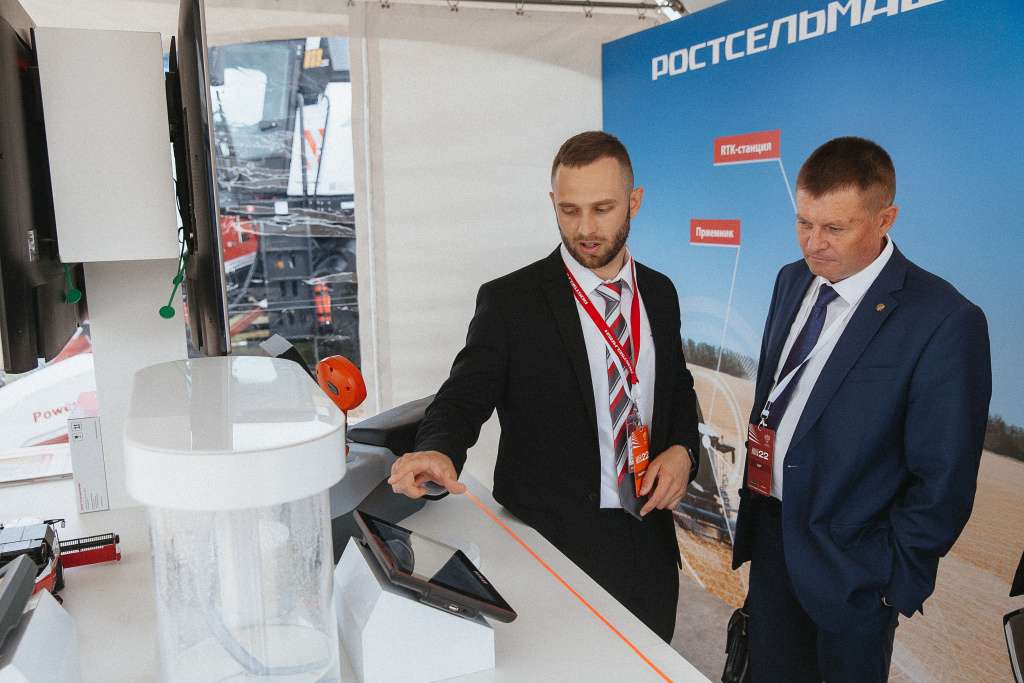 директор центра продаж, маркетинга и сервиса Ростсельмаш Алексей Швейцов директор центра продаж, маркетинга и сервиса Ростсельмаш Алексей Швейцов