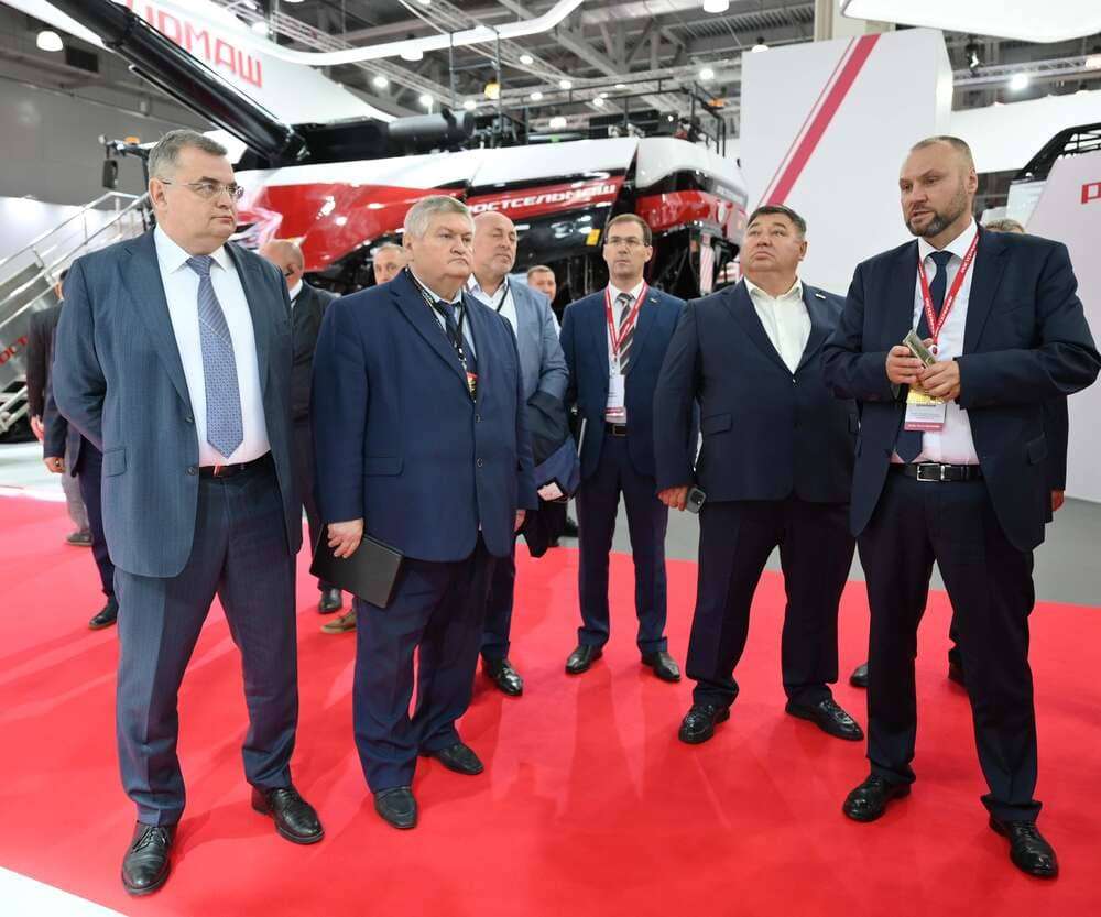 Руководство Ростсельмаш встречает делегацию Оренбургской области