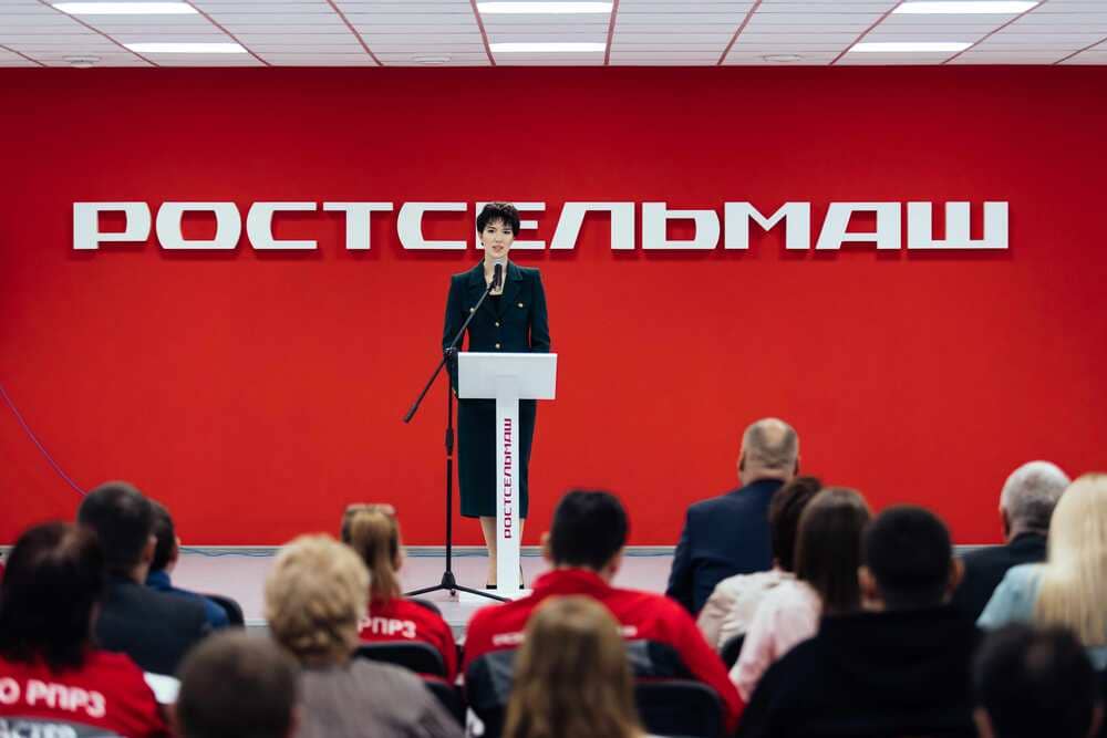 От лица донских аграриев министр сельского хозяйства Ростовской области выразила благодарность коллективу компании 2