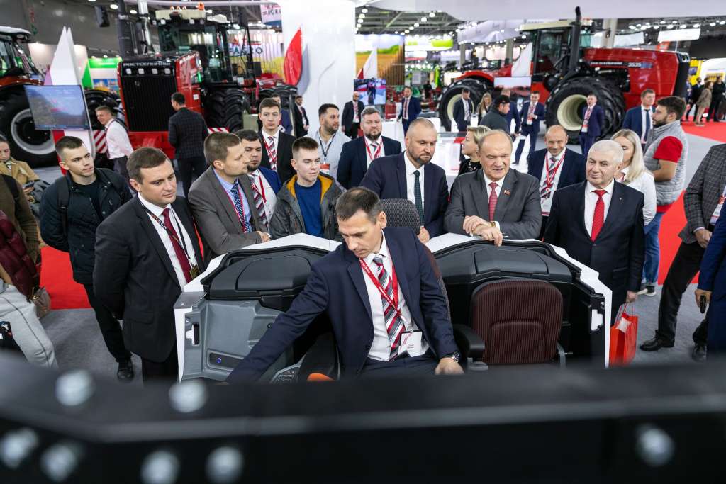 Депутат подчеркнул важность инвестиционных программ Ростсельмаш по выводу на рынок 90 новых моделей и модификаций техники Депутат подчеркнул важность инвестиционных программ Ростсельмаш по выводу на рынок 90 новых моделей и модификаций техники